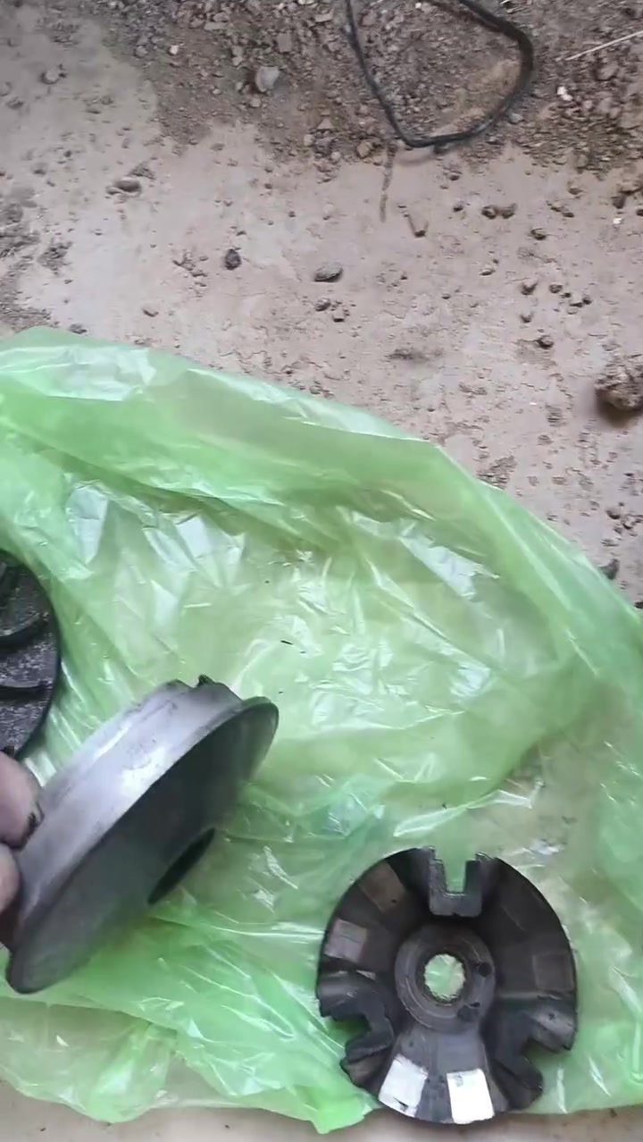 سلام عليكم كلج رياضي 140عام
بس ماعرف الماركه مالته للبيع 

مكان التاجي باب الاول حط سعرك

*********** بيه وتساب

