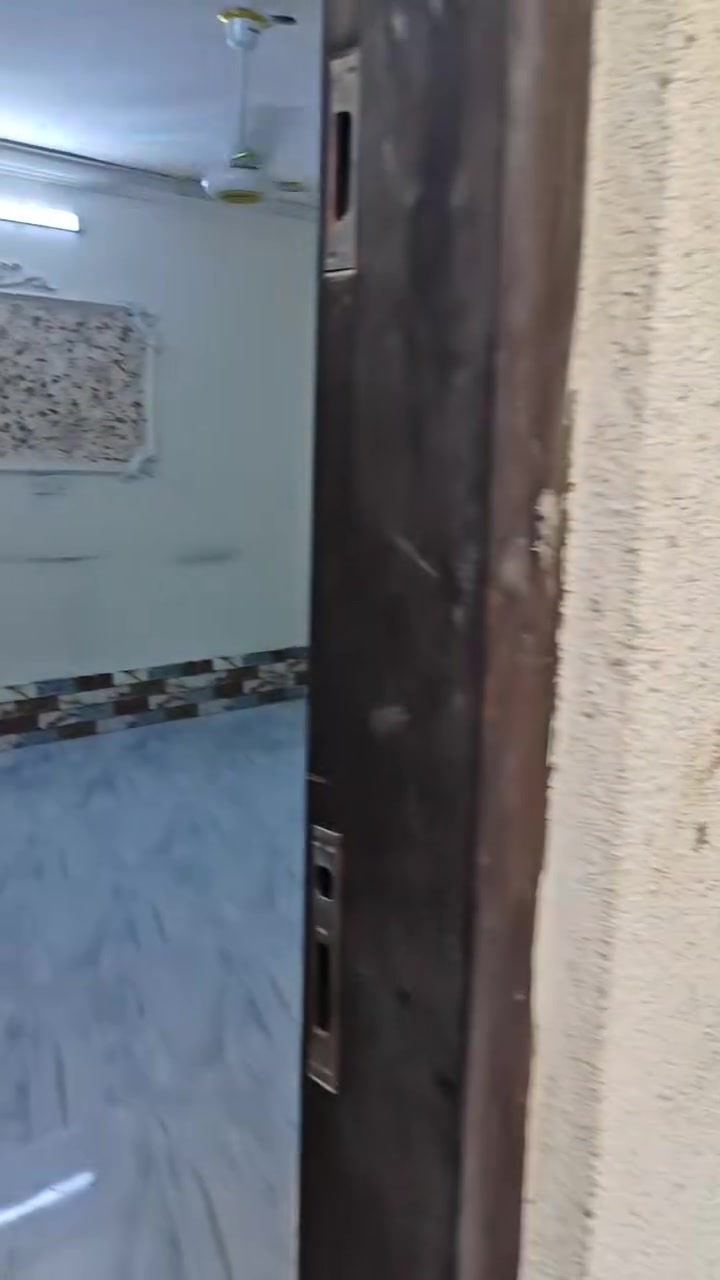 سلام عليكم 🌿🌿🌿🌿 يوجدمشتمل معزول  للايجار في منطقه حي الزهور خلف مستشفى الطفل 🌹 الاولى  جديده المساحه ٨٠م  تحتوي عل غرفتين نوم وصاله ومطبخ وصحيات وسطح سعر الاجار٥٠٠ الف للاستفسار الاتصال على🌴🌴🌴 الرقم ***********او *********** مكتب اليقين بغداد 🌿
