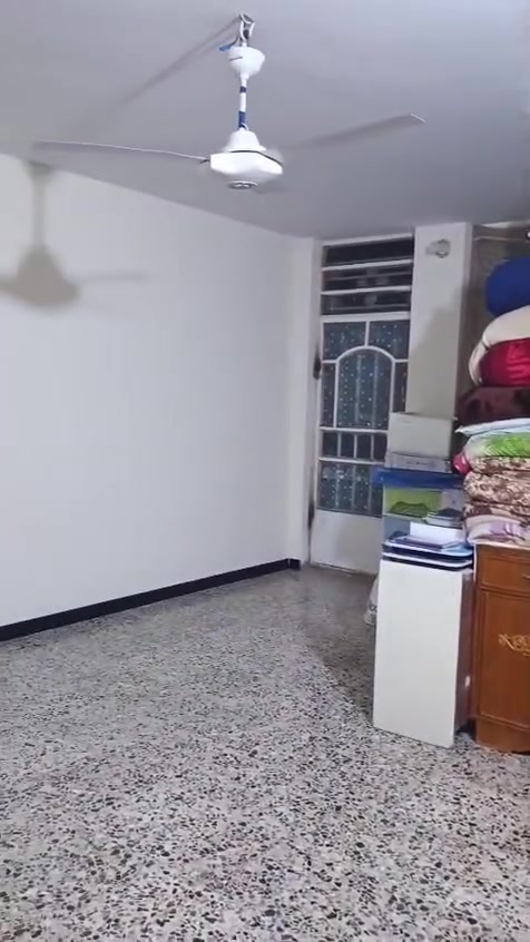 السلام عليكم للبيع ١٠٠م طابق ونص السريدات الجديده المربع الثالث شارع صب خدمات كامله سعر مناسب للأستفسار *********** علي متوفر قطع اراضي دور كافه المساحات السريدات الجديده بأسعار مناسبة
