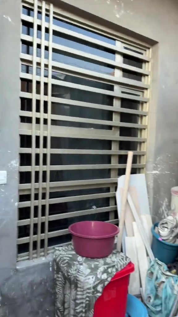 بيت للبيع الموقع حي طارق القديم مقابيل السنتر المساحه 72 متر طابق واحد بناء حديث جاهز من كلشي الشراي يتصل على هذا الرقم *********** والسعر اول تعليق في الفيديو مثبت#عقارات_بغداد #عقارت #بيوت #متابعه_ولايك_واكسبلور_احبكم 
