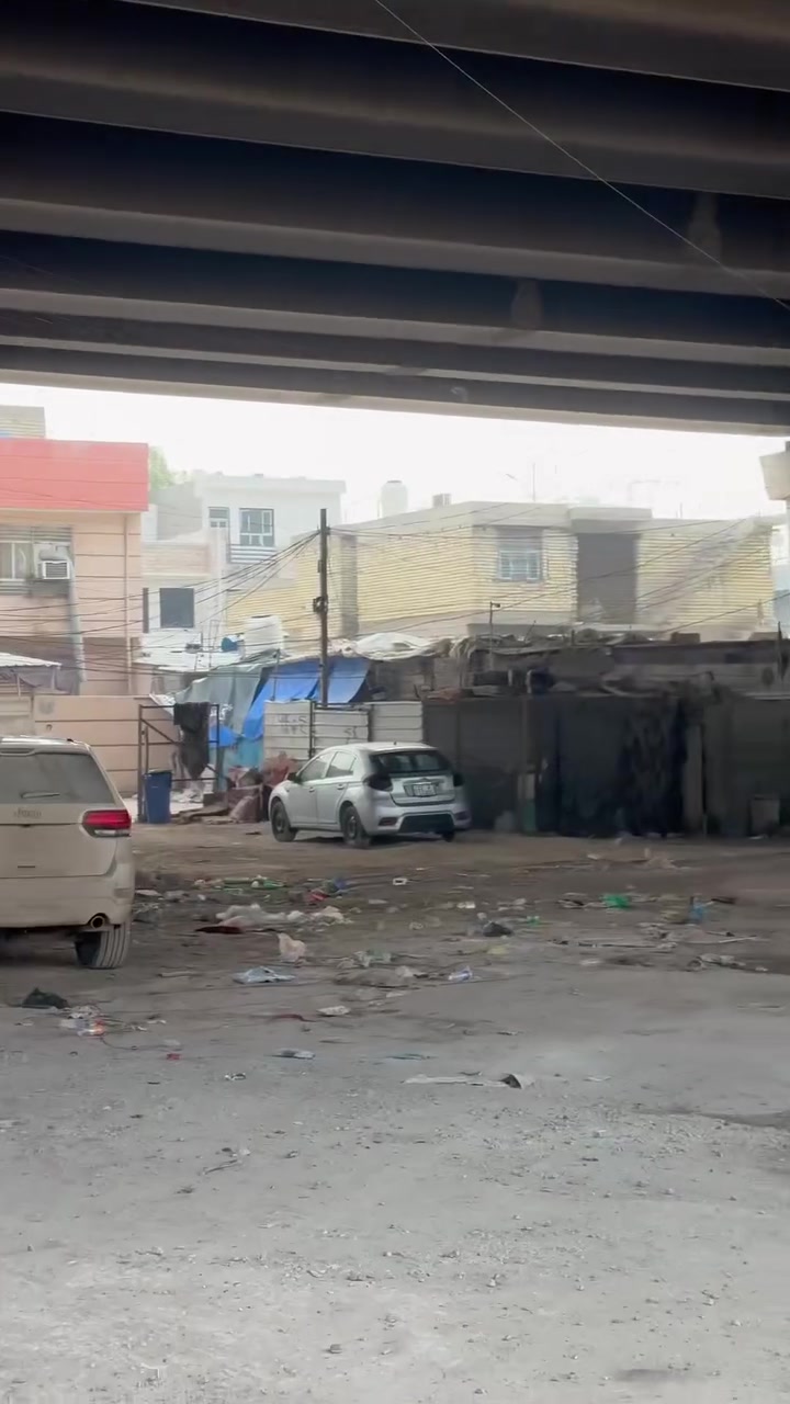 سلام عليكم دار للبيع في الشالجيه مضرب الدبات اراضي السكك ثلاث مشتملات مفصولات مشتمل ٥٠ متر  والمشتملات 75 متر  المساحه الكليه ١٢٥ متر البيت  مناسب للسكن، وموقعه مميز وقريب من شار مطار المثنى /المنصور الاسكان العطيفيه الحريه الكاظميه الاستفسار والتواصل مع صاحب الدار  واتساب ***********
