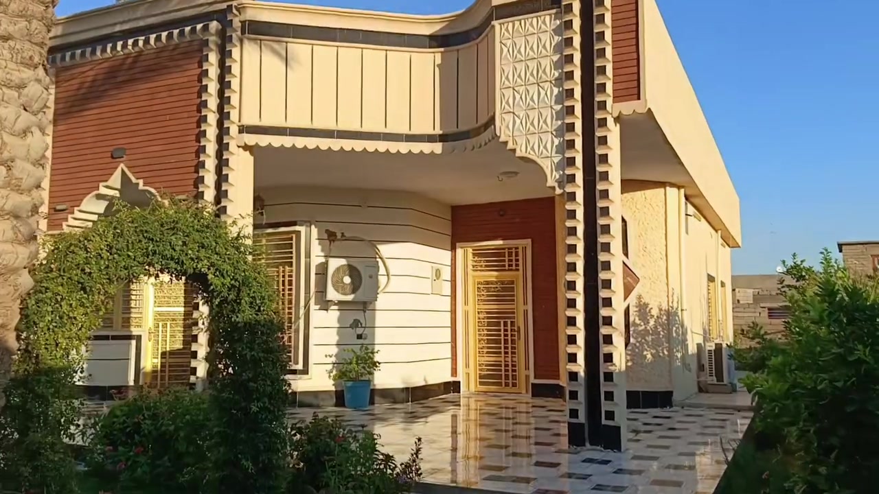 السلام عليكم
بيت للبيع في قريه المالحه الشرقيه 
مساحه البيت 600 متر 
متكون
 1 ربعه وحمام خاص بالربعه +هول+ثلاثه غرف نوم +صاله+حمام+مطبخ
+حديقه 
ملاحضه واصله كافه الخدمات تبليط بباب البيت ماء وكهرباء وخط مولد بناء حديث 
البيت كما موضح بالفديو والصور. للأستفسار الإتصال على الرقم ***********
