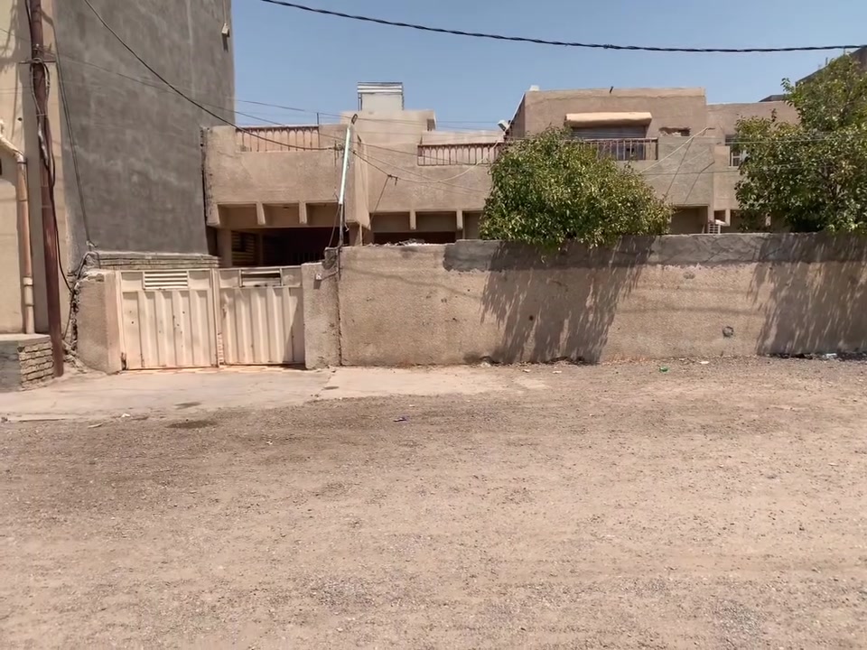 بيت للبيع يعتبر قطعة ارض بناء قديم مساحه ٥٣٧متر واجهه ٢٠ نزال ٢٧ملك صرف طابو ع شارع ١٥يم معمل الثلج مقابيل زراعي للاستفسار الاتصال ***********

