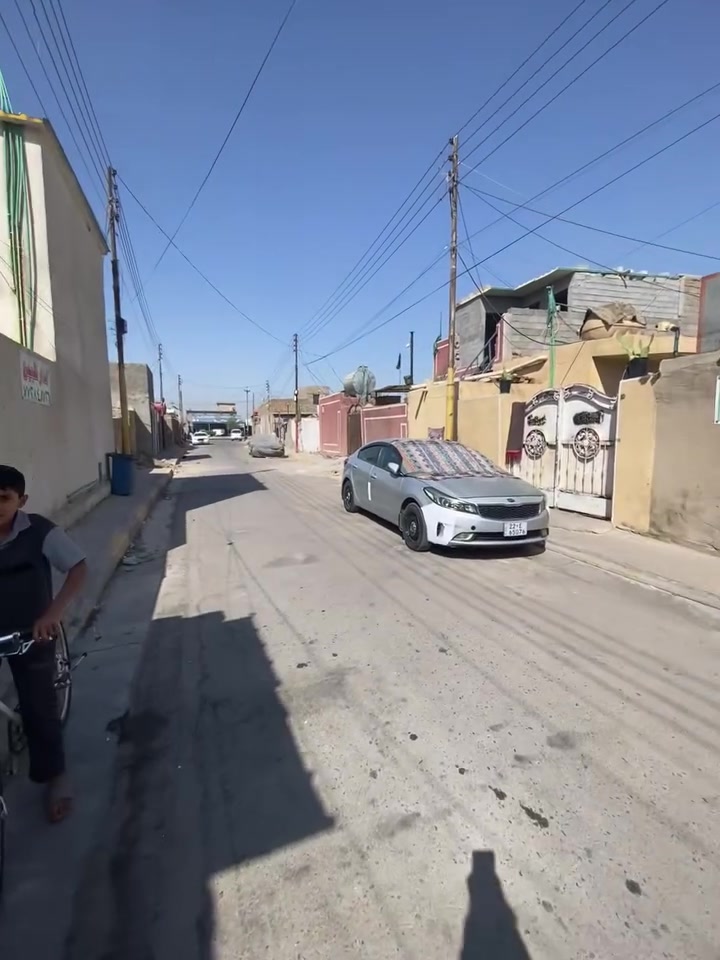 بيت للبيع 200 متر بالعماري قطاع 5 شارع بيت ابين 

خدمات كاملة مي مجاري تبليط وقريب كلش من الشارع العام 

بي 3 غرف نوم واستقبال وصالة ومطبخ  
وكراج چبير 

 السعر 43 مليون وبي مجال بسيط
 ***********
