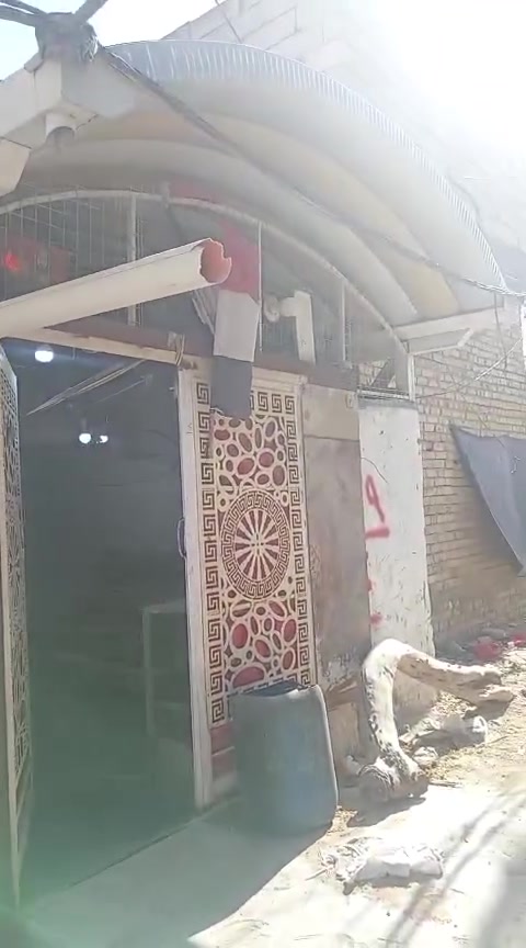 السلام عليكم بيت للبيع 80 متر سابع بيت عن شارع عشرين مقابل صيدليه ابو شهد يحتوي على غرفة نوم و صالتين و مطبخ و ساحه السعر 27 مليون و بي مجال للاستفسار ***********
