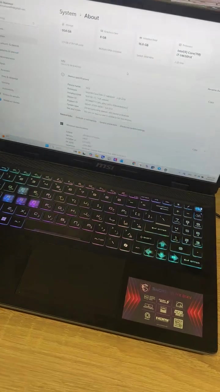 السلام عليكم ، لابتوب MSI للبيع
نوع اللابتوب هو MSI Sword 16 HX B14VFKG (لابتوب كيمنكً من شركة MSI).
أهم مواصفاته:
المعالج: Intel Core i7-14650HX (الجيل الرابع عشر)
الذاكرة العشوائية (RAM): سعة 16 جيجابايت بتردد 5600MHZ
كرت الشاشة: منفصل بسعة 8 جيجابايت (RAM)
وحدة التخزين: SSD بسعة 1 تيرابايت (954 جيجابايت فعلية)
Windows 11 Home :نظام التشغيل
مستعمل فترة بسيطة كلش لان عندي لابتوب ثاني ، 
بيه شخوط بسيطة بالهيكل
سعره 1500 "مليون وخمسمية " وبيه مجال
للتواصل ***********
