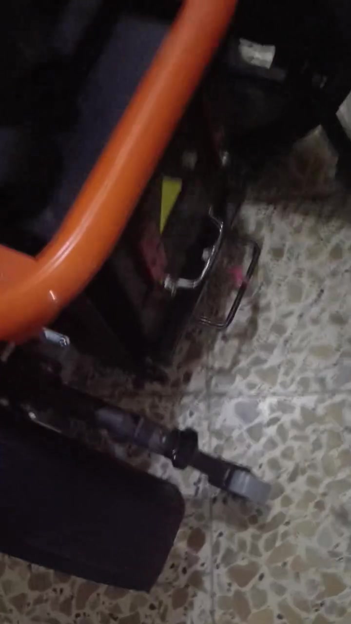 سلام عليكم عربانه للبيع شحن جديده بالكيس بطاريه قاعده بس السعر خاص رقم ***********
