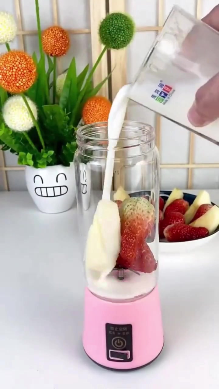 سعرة 8000
انعش يومك في ثواني! 🍓🍏 أسهل وأسرع طريقة لعمل سموثي فريش ولذيذ مع الخلاط المحمول. خذه معك وين ما تروح! 🥤✨

شحن سهل: شحن يدوم طويلاً عبر USB بواسطة شاحن الهاتف أو الباور بانك.

​تصميم مريح: خفيف الوزن، مزود بحبل للحمل، ومصنوع من مواد آمنة وخالية من المواد الضارة.

سعرة بس 8الف 🌚🌚