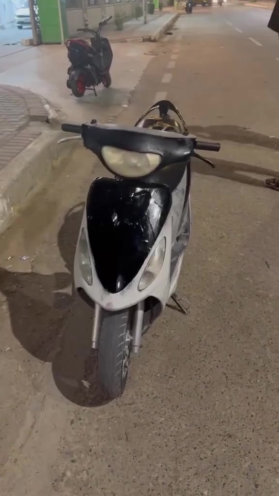 السلام وعليكم ماكس منغولي دراجه  مابيهه اي نقص بس ولفات يرادلهه كفراتهه كامله بلاديه بوشه 49 رايدهه ب225 خاص مفتوح مكاني صويره 

***********
