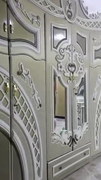 غرفة طابقين اخشاب تزكام ماخذها ب مليونين  رايدها مليون وميتين نظيفة كلش 

#ناصرية #مركز
***********
