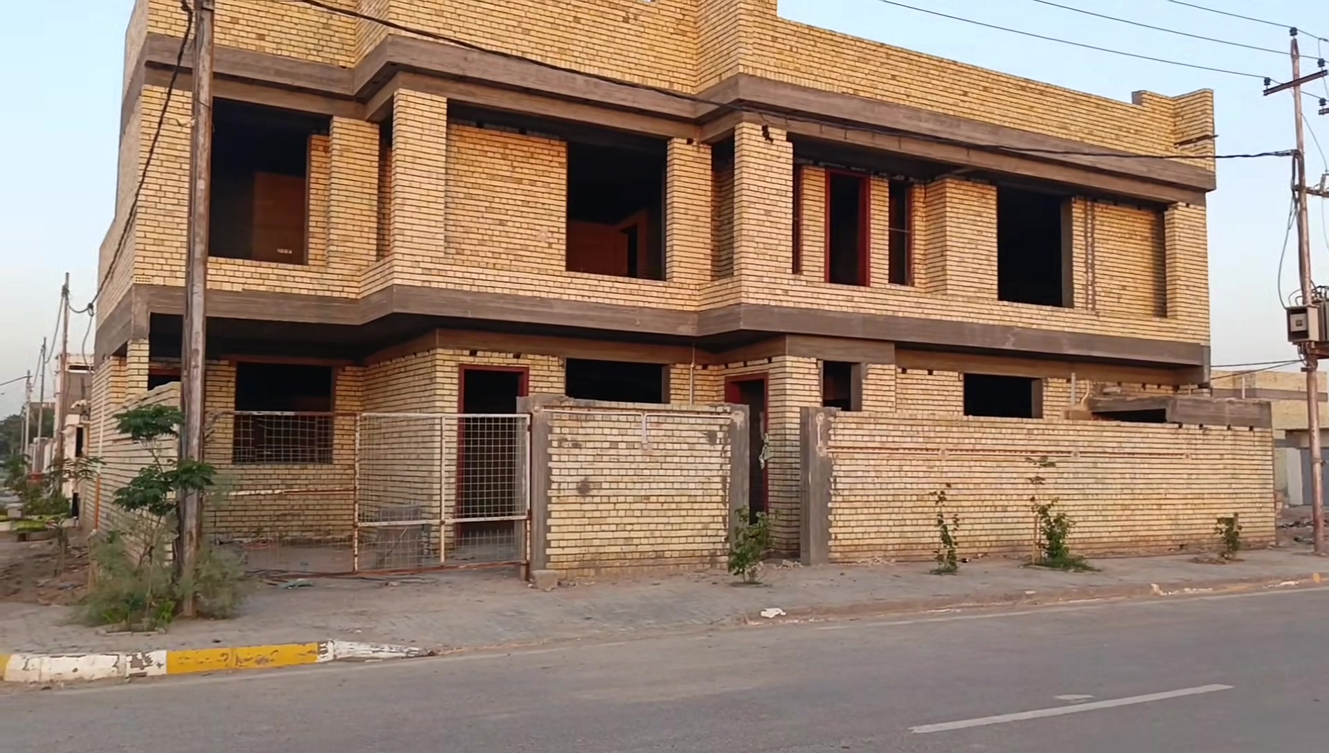 هيكل مساحة 250 متر شارع سايدين
الواجه 20متر
مكان مميز
***********/***********
المكان السبيس
