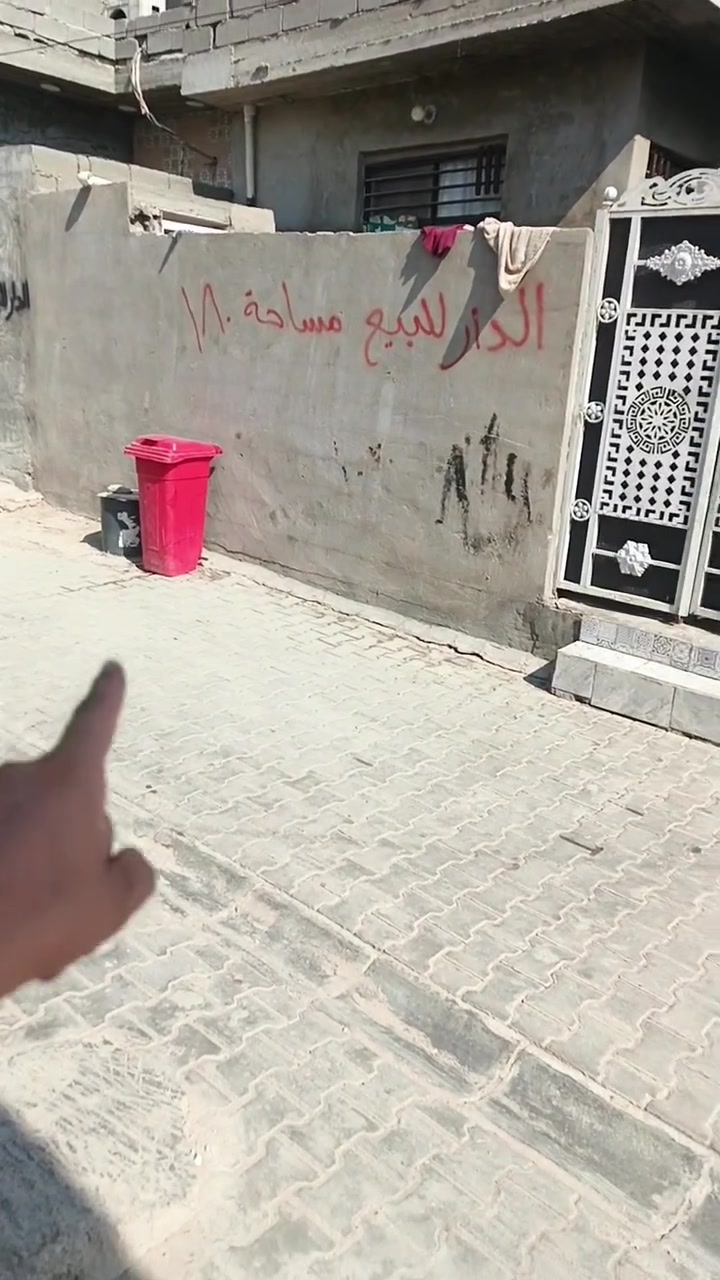 يالله السلام عليكم بيت للبيع مساحه زراعي 180 متر مربع واجيهه 12نزال 15
منطقه الحميدية بلبدايه اول ماتعبر سيطرة الحميدية ثالث فرع 
قريب ع شارع العام 
بناء جديد صارله سنه البيت بي غرفتين وصاله وستقبال وصحيات وحمام ومطابخ ثنين حار وبارد كما موضح بتصوير 

مساحه الغرف 5-5 ثنينهم نفس المساحه 
الصاله مساحه 7-4 ستقبال مساحه 7-4
وبي ترك كلش جبير على طول البيت 
السطح صب مسلح ومزفت 
نقص البيت بس ارضيه و سيراميك مطابخ حار وبارد 
السعر 55  وبي مجال 
رقمي واتساب موجود ***********  خابر وتدلل
