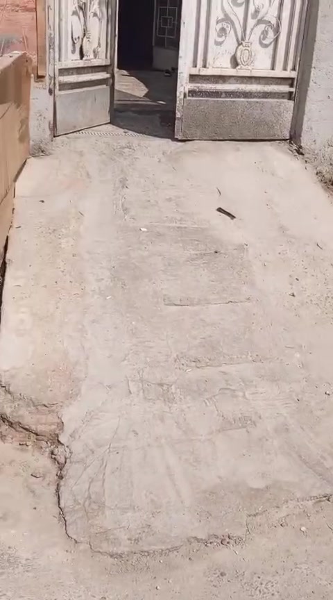 بيت في الحميديه قرب السوق الجديد  مساحه ١٠٠ متر بناء جديد رقم الهاتف *********** السعر ٤٠  او بي مجال شي قليل حاضر او قصاد
