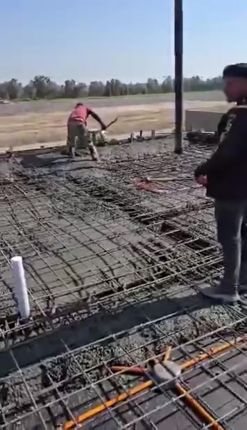 قالب للبيع ينجر.200متر.سطح رباط تقريبا لوحة 25روسي حشب مشتغل مرة.وحدة.بعدة.جديد او بي ما مشتغل ولا شغلة  الاستفسار.***********
