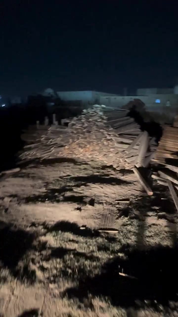 خشب للبيع. 
***********  //  ‭***********‬
