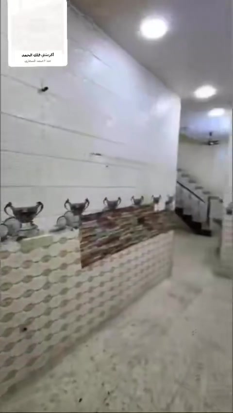 السلام عليكم 
دار للإيجار داخل قيصرية في الوزيريه 
يحتوي على 2غرف نوم واستقبال ومطبخ وخدمات 
للاستفسار الأتصال ***********
***********

