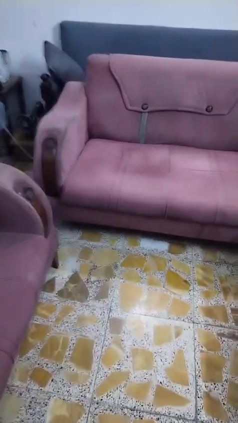 ١٠ مقاعد • نظيف • يحتاج غسيل