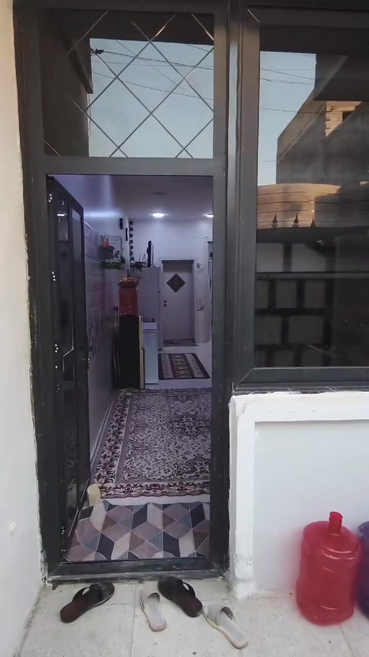 بيت للبيع بسعر  مناسب مناسب جدا جدا🔥🔥
بيت للبيع مساحة ١٢٠متر كبير
يحتوي على ثلاث غرف نوم 
الطابق الأول صاله ومطبخ وحولي كبير وغرفه كبيره وصحيات
الطابق الثاني غرفتين وصحيات وسطحين وحولي كبير و منور
للاستفسار الاتصال عل رقم ***********
***********واتساب
الموقع عرب جبور البوعيثه السلطان شارع المدارس
اتصل لا تراسل 📍📍
