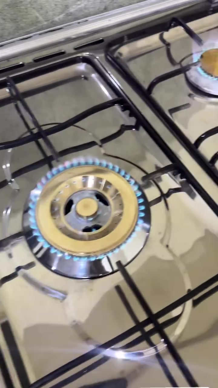 سلام عليكم عرض خاص
وين الي يدور طباخ فريش فول نضافه 😻 

 ونار زركه 🔥 

وضمان شهر صيانه 

وبسعر ٢١٠ وبي مجال للطيبين 🌹 

العنوان كربلاء الأمن الداخلي 

***********
