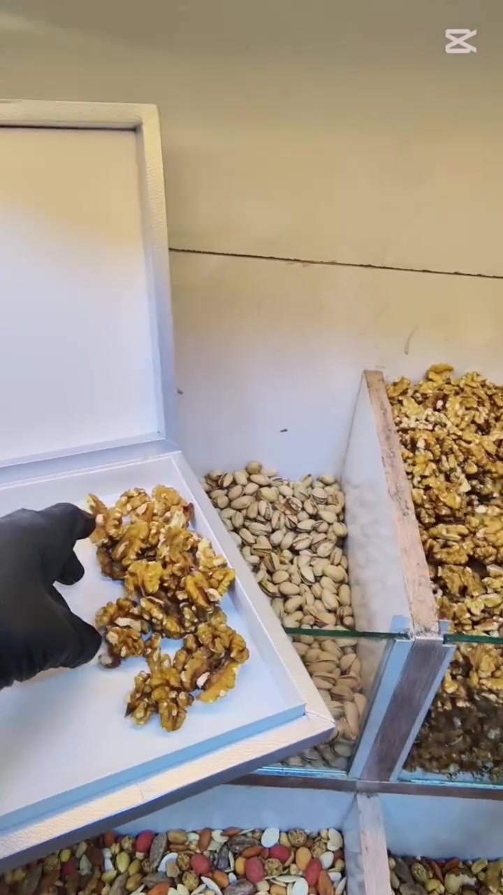 🍫✨ بوكس الكرزات من أنور ✨🍫
جمّعنا لكم تشكيلة مميزة من الكرزات والحلويات ببوكس واحد، مناسب للضيافة، الهدايا وكل المناسبات 🤎
اختياركم الحلو يبدأ من أنور للكرزات والحلويات 🍬
📍 العنوان: ديالى – المقدادية – حي المعلمين
📞 للتواصل والطلب: ***********
