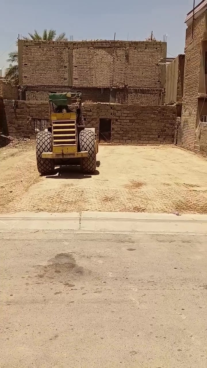 قطعه ارض مساحتها ١٢٠ متر داخل الحفرية جاهزه للبناء 
حتى اجازه بناء بيها وبيها معامله اسكان 
***********
