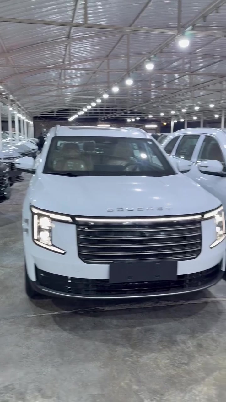 توفر لدينا من جديد 
سوئيست S08 1.5L Premium ‎ (بلگ-إن هايبرد🔋)

الموديل: 2027 (خليجي)
العداد: صفر كيلو متر 
المحرك: 1.5 لتر. 4 أسطوانات تيربو، حقن مباشر / نظام هايبرد قابل للشحن (بلك-ان هايبرد)
القوة الاجمالية 347 حصان
عزم الدوران الاجمالي (نيوتن-م.): 525
ناقل الحركة: أوتوماتيكي مخصص لنظام الهايبرد DHT
نظام الدفع: دفع امامي
سعة البطارية كيلووات/س: 18.4
مدى الرحلات بالكهرباء فقط : 85 كم - CLTC 120 كم WLTC
مدى الرحلات الإجمالي (باستخدام الكهرباء والبنزين) : 1350+ كم

استهلاك الوقود: 4.9 لتر لكل 100 كم

الضمان الأساسي: 6 سنوات أو 200,000 كم (أيهما أولا)
ضمان المحرك: 10 سنوات أو 1،000،000 كم (أيهما أولا / للمالك الأول)
ضمان البطارية: 8 سنوات او 150,000 كم ( ايهما اولا)

المواصفات:
*ويل قياس 20 إنچ
*فتحة سقف بانوراما 1.1 م
*الصندوق كهربائي
*مسند الذراع الوسطي مزود بثلاجة فريز وتدفئة
*مثبت سرعة مع رادار تفاعلي
*نظام القيادة شبه الذاتية
*نظام الكبح التلقائي في حالة الطوارئ
*نظام تحذير الاصطدام الامامي
*كاميرات محيطية 540 درجة
*حساسات أمامية وخلفية
* مراقبة النقطة العمياء
*نظام تحذير مغادرة المسار
* نظام المساعدة للبقاء في المسار
*نظام تحذير فتح الباب
*شاشة عرض ترفيهية قياس 15.6 إنچ
*شاشة عدادات رقمية قياس 10.25 إنچ
*نظام صوتي متطور 12 سماعة
*نظام ابل كار بلاي واندرويد أوتو لاسلكي
*شاحن هاتف لاسلكي سريع
*مقصورة الركاب من الجلد الطبيعي الفاخر
*مقعد السائق والراكب كهربائي
*مقعد السائق والراكب مبردة ومدفئة
*مقعد السائق و الراكب ذاكرة
* مقاعد الصف الثاني كهربائية
*مقتعد الصف الثالث كهربائية مع طي وفتح كهربائي بالكامل
* شاشة تحكم بالتبريد لمس ومنفصلة للصف الثاني
* نظام تبريد منفصل للصف الثاني و الثالث
*إنارة محيطية متعددة الالوان
*مصابيح أمامية وخلفية أوتوماتيكية LED مع مصابيح نهارية
*نظام التحكم الذكي بالإنارة العالية
*المرايا الجانبية قابلة للطي كهربائياً ومدفئة مع ذاكرة
*دخول ذكي (بصمة) وتشغيل عن بعد
*خاصية إغلاق نوافذ وفتحة السقف عن بعد
* نظام تنقية الهواء PM2.5 مع شاشة وفلتر تنقية الهواء(N95)
*ماسحات الزجاج الأمامي مع حساس للمطر
*وسائد هوائية امامية وجانبية عدد 6

❌للطلب والاستفسار :

📞***********
📞***********
📞***********
📍

#معرض_الفرقان_لتجارة_السيارات
#بغداد_الكريعات_نهاية_شارع_الوقف
