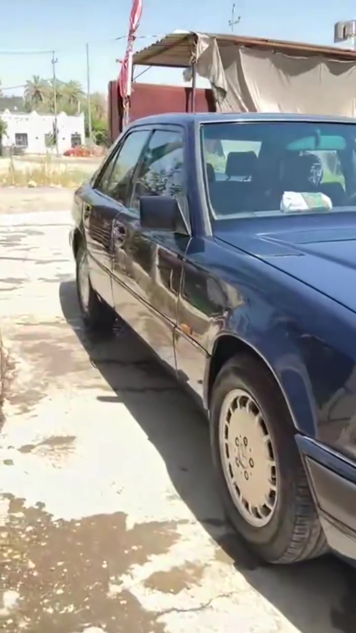 السلام عليكم سيارة مارسدس موديل  91 سيارة نضيفة  كلش صبغ عام جمالية  اكثر سيارة كفالة عامةلا  ضربةولا اخياس تخم تايرات تبريد شغال ثلج ❄خير من الله حدادي جديدة داخل نضيف السيارة متعوب عليه كير محرك شرط الكفاله السيارة اي نقص مابيه مداور ثاني يوم سيارة بسم والدي سعر 68 وبيه مجال وشراي يتصل ‏***********‏
