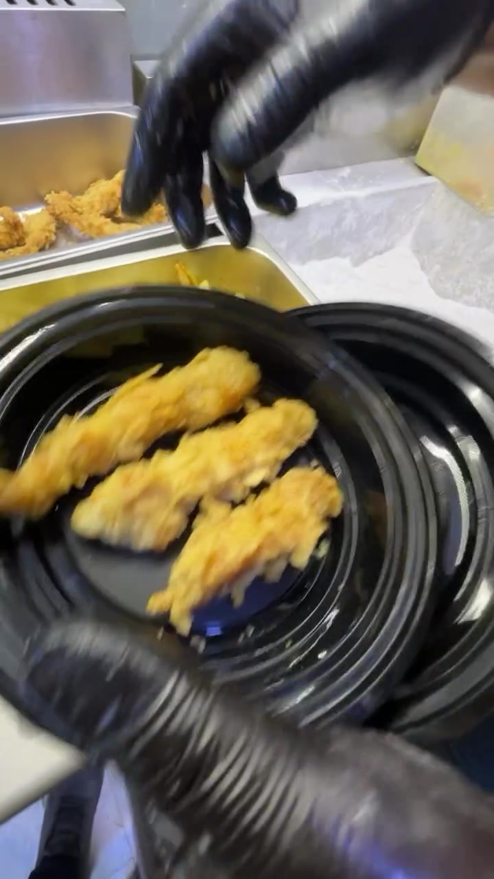 🔥 شوف شلون نجهّز طلباتكم ببركر تايم! 🔥

مو إعلان… هذا شغلنا الحقيقي قدامكم! 👀🍔
كل أوردر ينطبخ، يترتب، ويتجهز بعناية حتى يوصلكم مثل ما نحب نقدمه إلكم ❤️‍🔥

إذا الفيديو فتح نفسَك… لا تقاوم 😏🔥
اطلب هسه وخلي الطعم يحچي عن نفسه!

📍 العنوان: الجمعية الأولى مقابل إعدادية العزيزية للبنات
📞 للطلب والدلفري:
***********
***********
