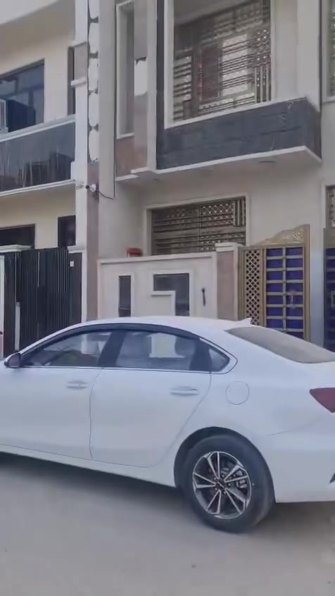 دار للبيع ٥٠ م حي دجلة شارع ٢٥ يحتوي على غرفتين نوم
للاستفسار / ***********  / ***********
