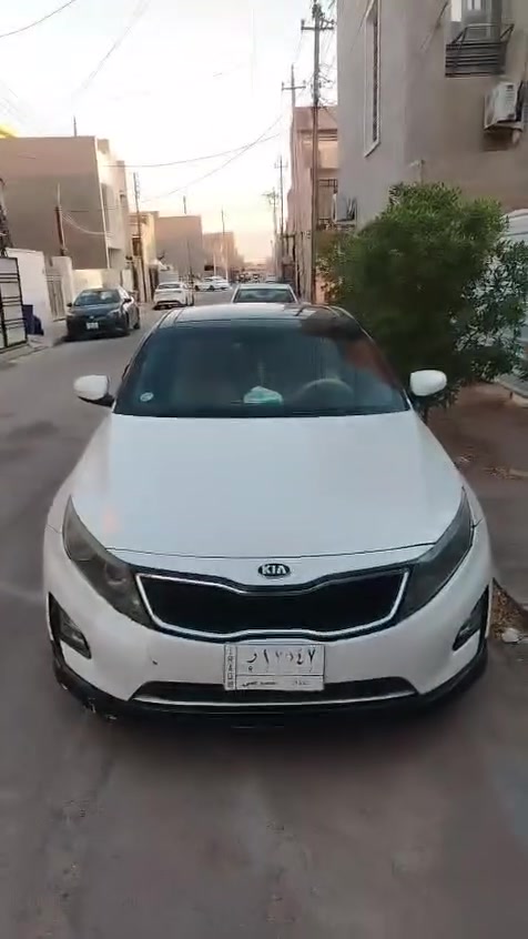 السلام عليكم كيا اوبتما ٢٠١٣ السعر ٨٨ ادامه جديده دوشمه جديده السياره كامله من كلشي بس ماعدا الصدر تعبان شويه 
*********** والسونار موجود ويه الصور كير مكينا كفاله
