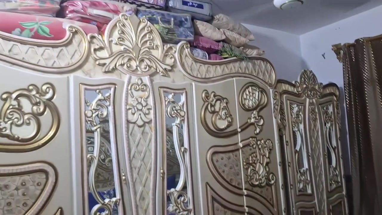 غرفه النوم تسكام لبيع غرفه نضيفه ستخدام سنتين
 سعر ٨٠٠  وبيه مجال قليل لشراي عنوان غراف
***********
