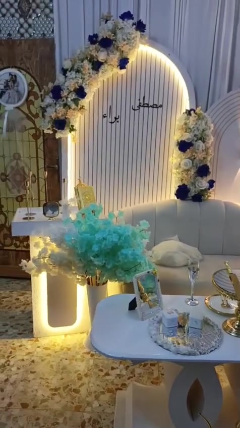 كوشات عدد 2للبيع نقوصات قليله بيه فوم مو خشب تجي تشوف بعينك *********** مكاني بغداد مدينه الصدر
