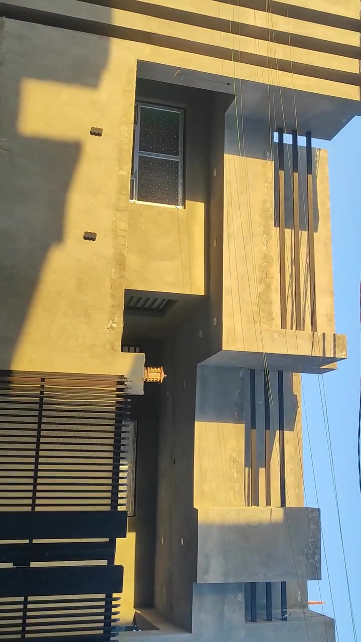 بيت للبيع بالبكرلي قرب مول الفيروز مساحه 454 متر طابو زراعي سند 25 تحويل مباشر البيت بناء حديث 2026 شغل درجه اولى بناء طابوك صبك كونكريت مسلح 
يحتوي البيت على غرفتين واستقبال وكلدور  ومطبخ حار وبارد ومجمع صحيات داخلي وخارجي وكراج سياره وحديه مساحتها 240 متر 
الحديق معزوله عن البيت ومزوعه كافة الحميضيات وثيله كلش مرتبه وحلووه 
ممكن يباع البيت وحده ويمكن مع الحديقه
********//////************////
السعر 188 وبي مجال 
///**********/////**********////
 للاستفسار الاتصال على الرقم *********** 
او مراجعة مكتب عقارات حسين المعموري الكائن في البكرلي قرب جامع سلمان المحمدي
