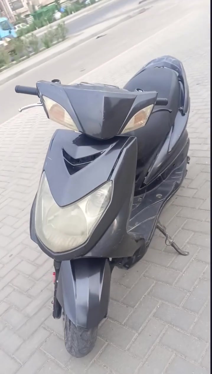 السلام عليكم سكنس فحل يابني نضيفه حيل مكينه ناعمه شلعه ومعدل كفرات بلاديه مكينه مامفتوحه كهربائيات كله شغال السعر 500وبيه مجال عنوان بغداد حي جهاد واتساب ***********

نص مكتوب في الصور:
- Meta AI