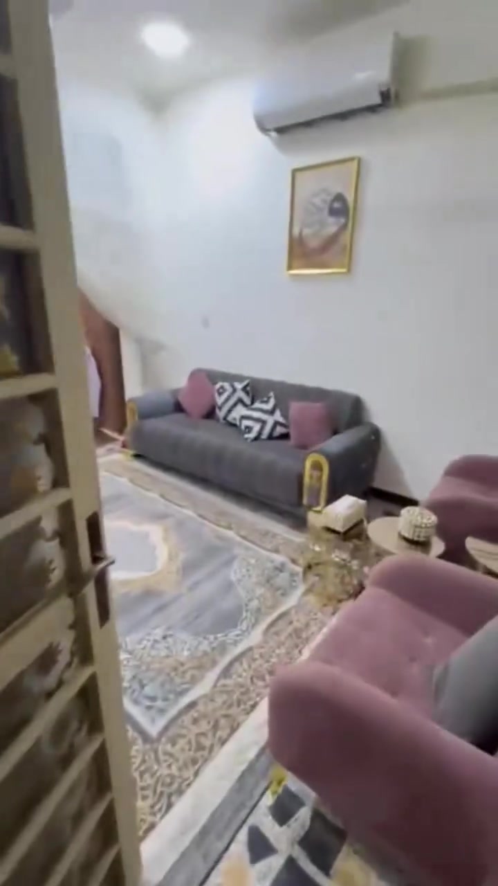 بيت 100م للبيع طابقين 
طابقين
الطابق الأول يحتوي على حمام خارجي وداخلي
مطبخ حار و بارد ومنور ترك وصالة استقبال و غرفة نوم
الطابق الثاني غرفتين وحولي و حمام 
السعر113وقابل للتفاوض
العنوان الشعلة الغربي
مقابيل العماره الحمراء
جنس العقار زراعي سند 25
*********** 
*********** واتس اب
