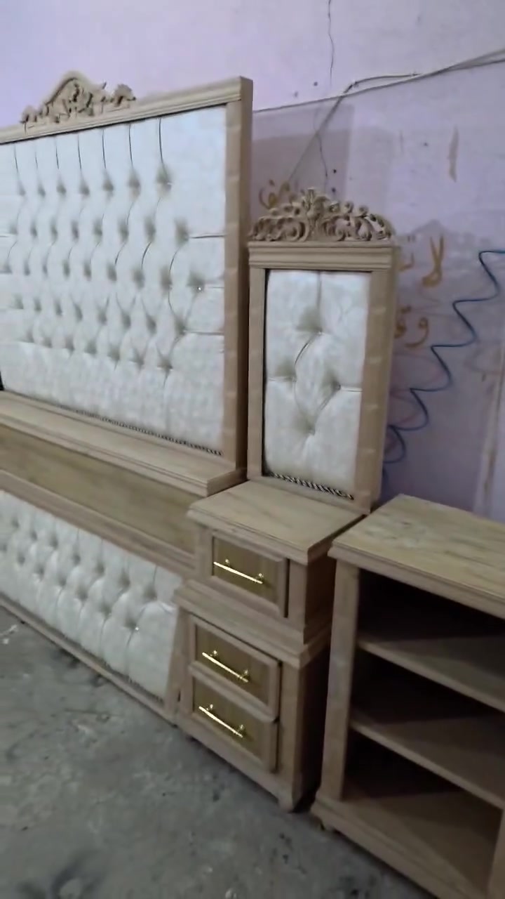 غرفة نوم صاج جديده 
خمس بواب 🚪 ملحق 
عدد القطع. 7. 
السعر. مليون.و ٤٠٠
للاستفسار. ***********
               ***********
