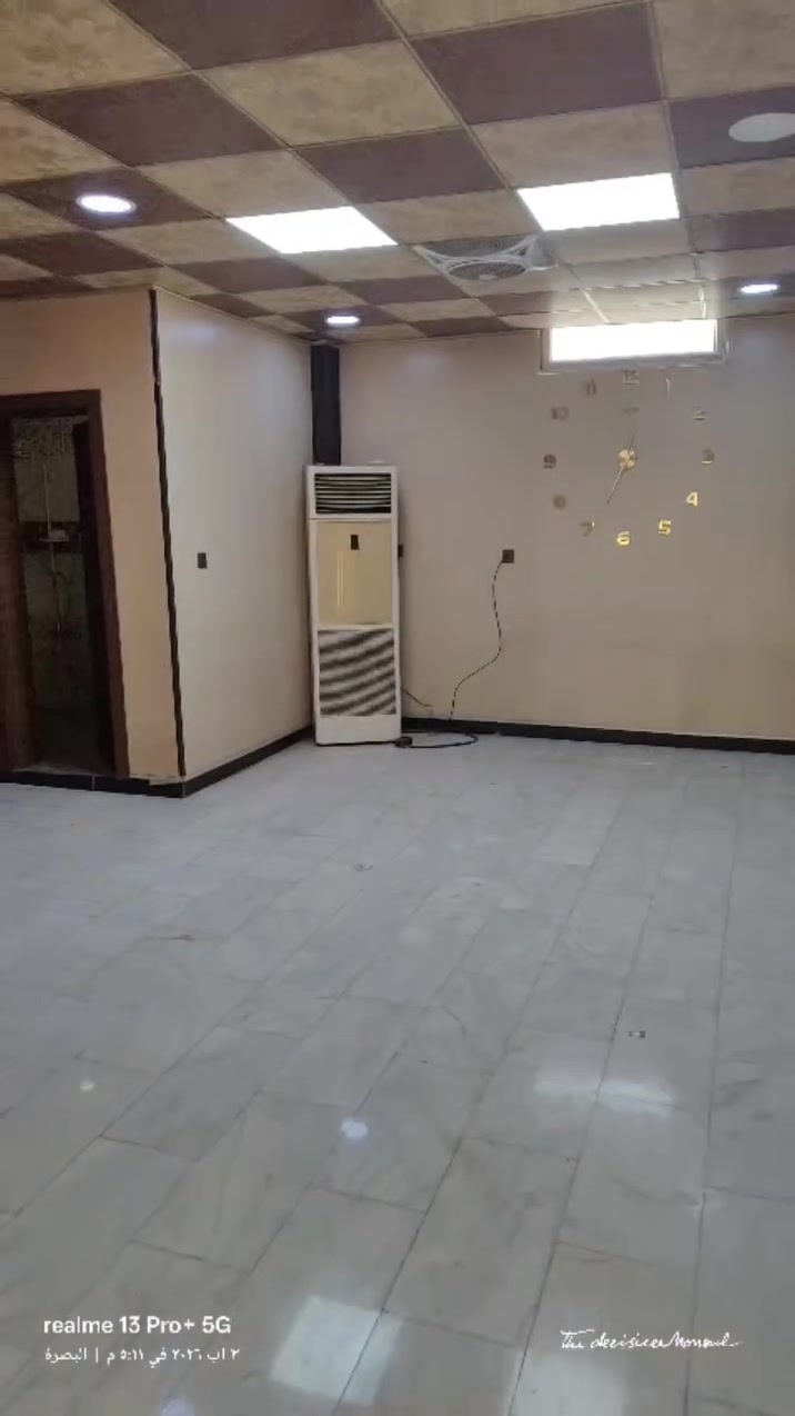 شقه طابق ثاني للايجار مؤثث جزئي كاونتر وسبالت  تحتوي على غرفتين وصاله ومطبخ وصحيات وصاله كبيره سعر الايجار 500,000 البنايه تحتوي بس طابقين على شقتين طابق الاول مؤجر
***********
