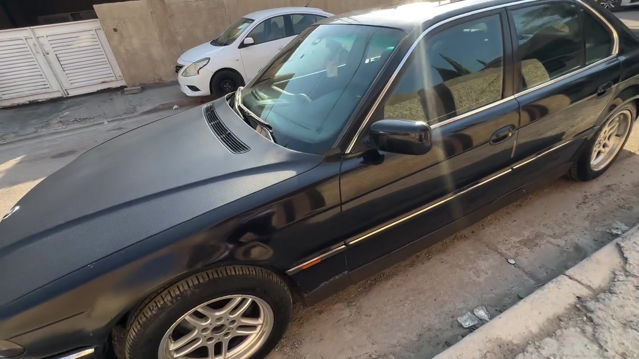 كاسحه موديل 1996 محدثه 2000  رقم بغداد  السياره كير مكينه مكفوله حداده جديده  تبريد ثلاجه السياره نضيفه مكانه بغداد الاعلام  سعره 65 وبيه مجال بسيط للتواصل ***********
