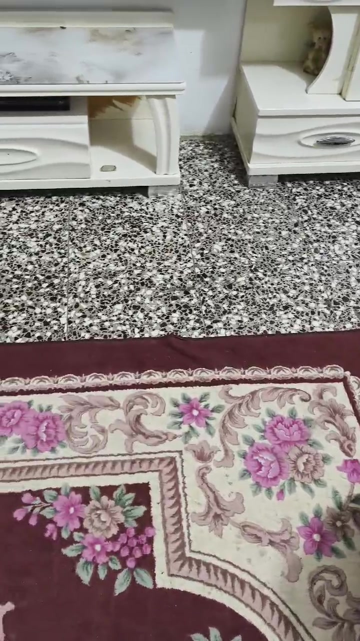 السلام عليكم ورحمة الله وبركاته ميز تلفاز للبيع السعر ٥٠ ألف وبيه مجال للاتصال ***********