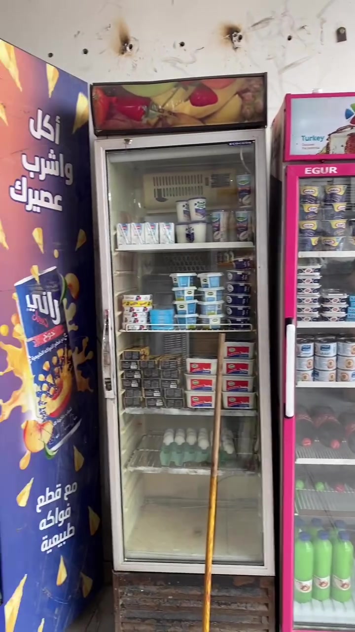 محل للبيع • ٧ عارضات • ٣ مجمدات