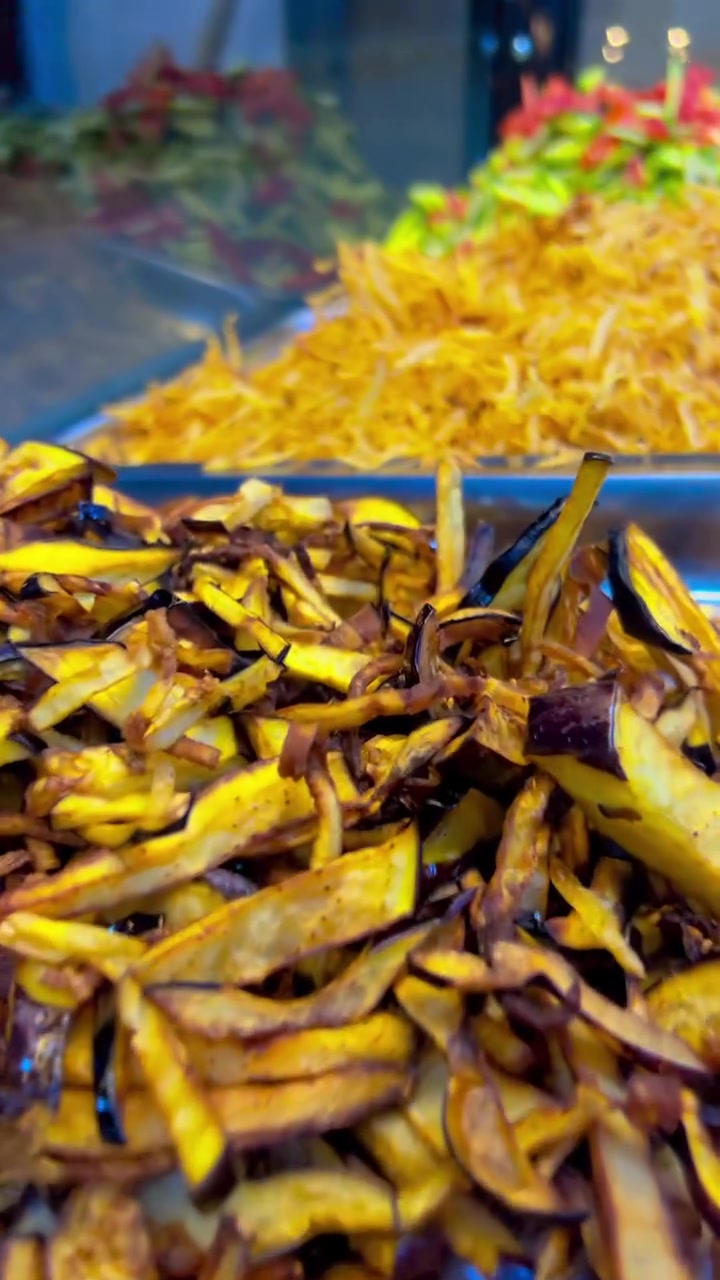 تم فتتاح كافتريه 🧆😋
طعم ونضافه وشغل 😋حلو 🤎
الماكن طريق لمشايه قريبه على أسواق عقيل لكناني مقابيل منتزه 
لي حب اكو توصل مجاني 🚴‍♂️🚴‍♂️
رقم لحجز ***********🥰
