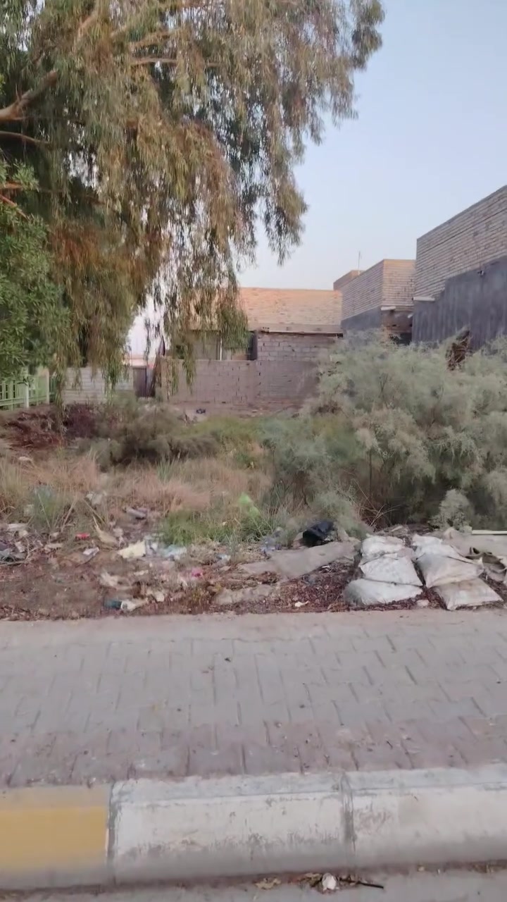 سلام عليكم قطعه أرض للبيع مساحته ٢٠٠ متر طابو صرف عشارع مباشر كافه الخدمات بيه السعر ٥٣ وبيه مجال بسيط الاستفسار الاتصال على الرقم ***********
