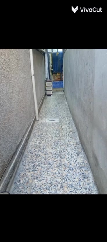سلام عليكم  بيت نصف قطعه خلفيه مساحه 72مكان بغداد المدينه الصدر قطاع  9 شارع فلاح ثالث فرع مكوه امل