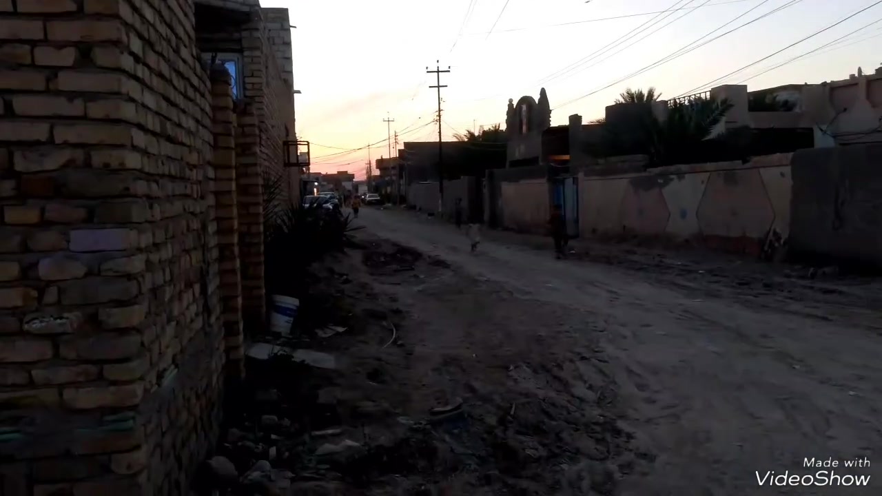 بيت زراعي لبيع طابقين يتكون من غرفتين و صاله و مطبخ و ديوانيه و حمام داخلي و خارجي و طارمه و الطابق الثاني مشتملات المساحه 220 السعر 115 و بيه مجال عنوان ناصريه المهديه مقابيل عمارات الشموخ ***********
