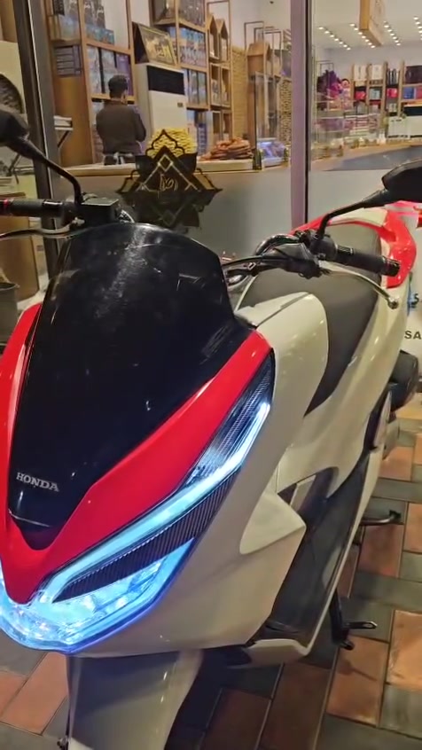 بسم الله الرحمن الرحيم ❤️‍🩹 .
بي سي اكس pcx الجيل الثالث ياباني ياباني ياباني .
محرك 150cc .
لا اتعب روحك و ادور من احلى بي سي اكس بلفيس كله و انضفهن دراجه تخبل فول نضافه كلشي بيهه بلادي كلشي كفاله عامه .
فقط الكفر بي ضربه كلش كلش كلش بسيطه بتكحيل تصير ما تكلف ابد عن الحلال و الحرام .
الدراجه مصروف عليهه هواي من شغلات مال ترتيب تغليف بيهه الدراجه كلهه بيضه بيهه تغليف كاربون و تغليف احمر مال جماليه و يدات سكليتر رياضي و استاند رياضي .
الدراجه ما شاء الله تخبل تعال و شوف بعينك .
المكان بغداد الاسكان شارع مستشفى طفل 
السعر 23 وبيه مجال للشراي و اني خادم 
الرقم ***********
