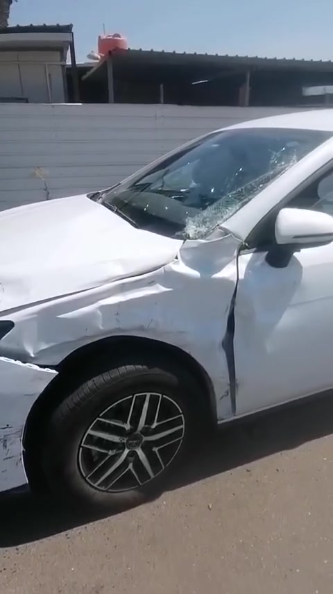 السلام عليكم..
السياره للبيع على وضعها كما مبين في الفديو.
بي واي دي
موديل ٢٥
على أثر الحادث 
مكاني بغداد الدوره ***********
