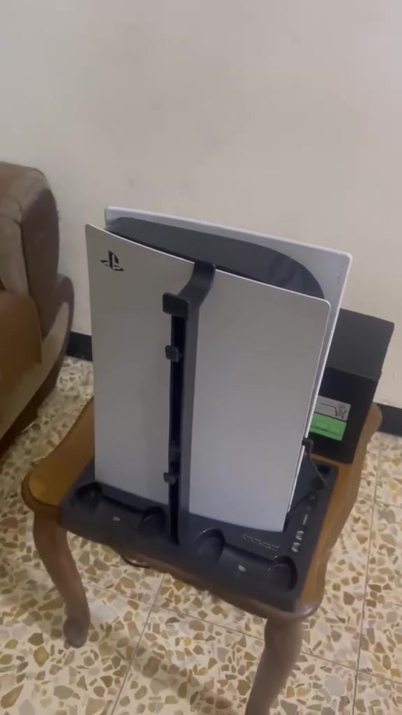سلام عليكم

بلي 5 فات للبيع نظيف غير مفتوح مع كامل ملحقاته والكارتونه كذلك 

يجي وياه ups farber 1500 

ووياه 5 اقراص 

Sekiro 

Elden ring 

Dark souls 3 

The last of us part1 

God of war 4

ووياه مروحه تبريد 

رايده ب 800 قفل 

وشكراً 🙏🤍

للتواصل واتساب ***********
