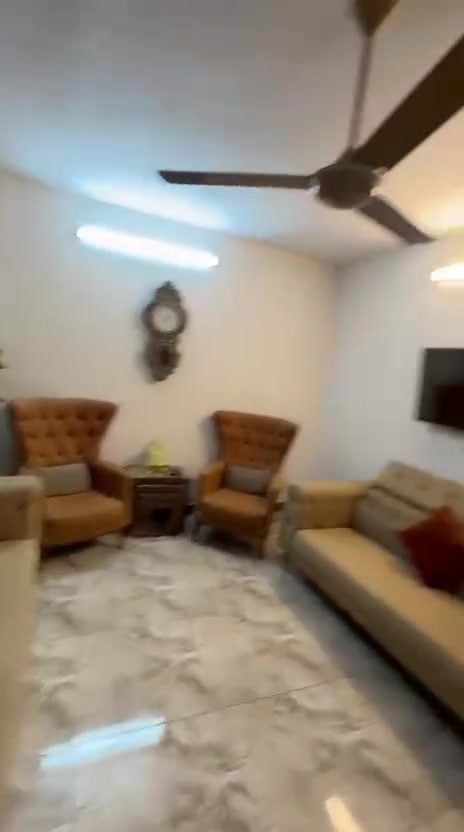 شقه للايجار موثثه بالكامل والاثاث كله جديد طابق ثاني العنوان مقابل ابو حنيفه النعمان يم جامع خطاب الإيجار 650 قفل بدون دلاليه عوائل فقط ***********
