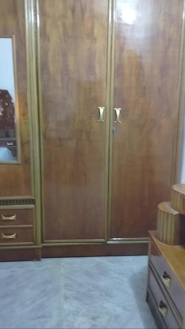 غرفه للبيع تسكام جديده غير مستعمله  نضيفه جدا اي ضرر مابيه مع الدوشك جديد غير مستعمل  مكان حله البكرلي قرب مول فيروز رقم الهاتف *********** واتساب اي ستفسار ادخل خاص.

