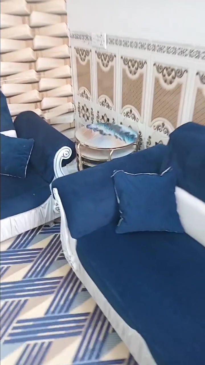 السلام عليكم اخوان عندي تخم او نص قنفات  14 مقعد العنوان المعامل سوق العماري  الاستفسار  ***********
